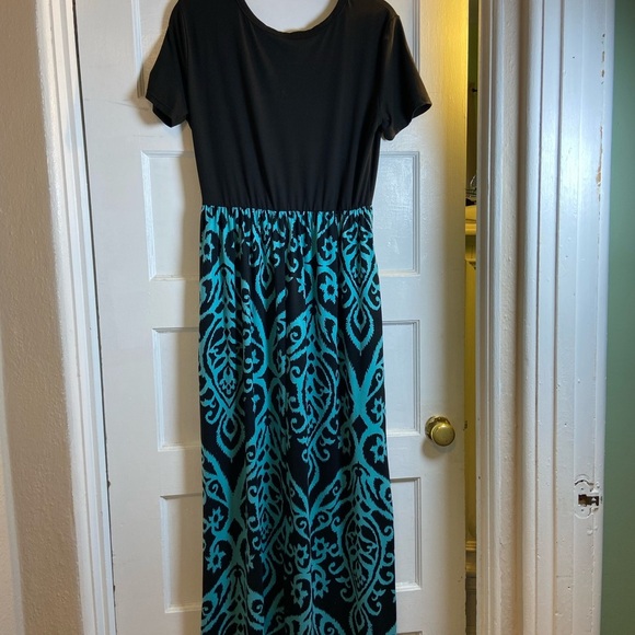 Elegant Black and Teal Maxi Dress - Picture 3 of 5